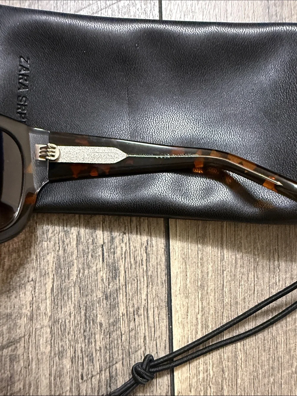 Zara bold shield